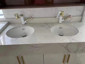 Dessus de meuble-lavabo en quartz à double vasque en galets pour armoires de salle de bain